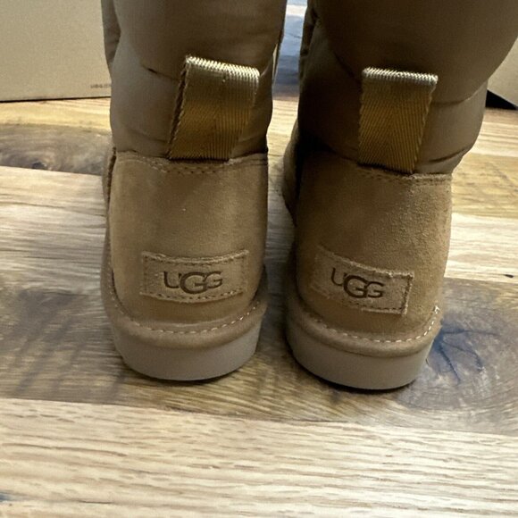 UGG womens NEW Classic Maxi Toggle boots 6 weatherproof cover - Picture 7 of 15